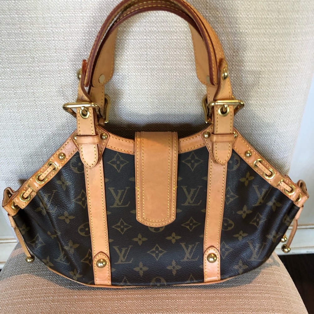 Authentic Louis Vuitton Theta handbag - Picture 4 of 7